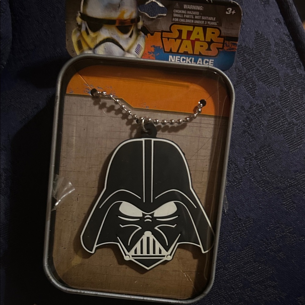 Star Wars Darth Vader Helmet Pendant - Black & White